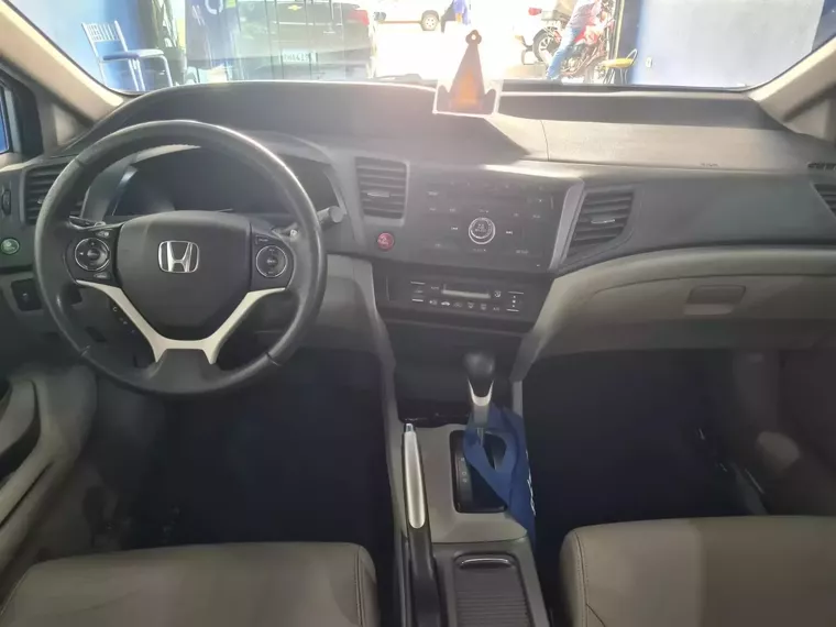 Honda Civic Prata 10