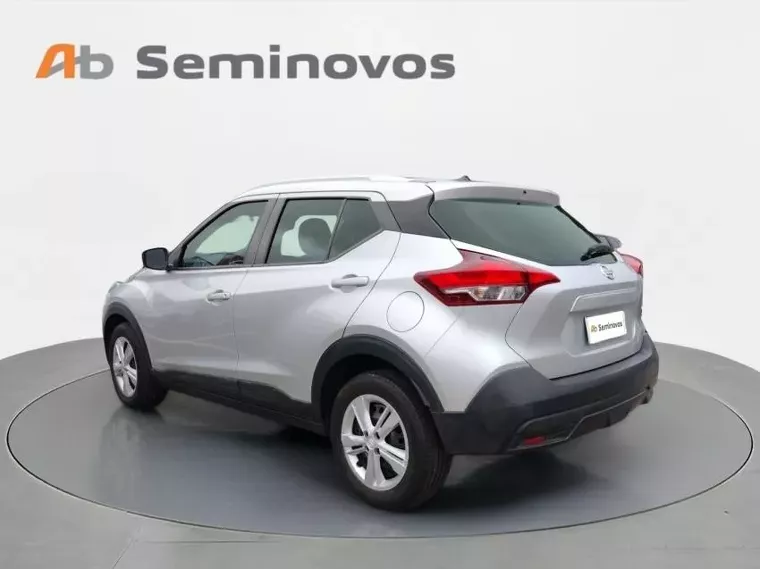 Nissan Kicks Prata 9