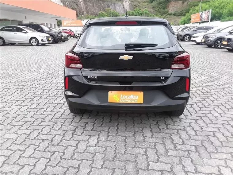 Chevrolet Onix Preto 7