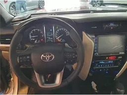 Toyota Hilux SW4