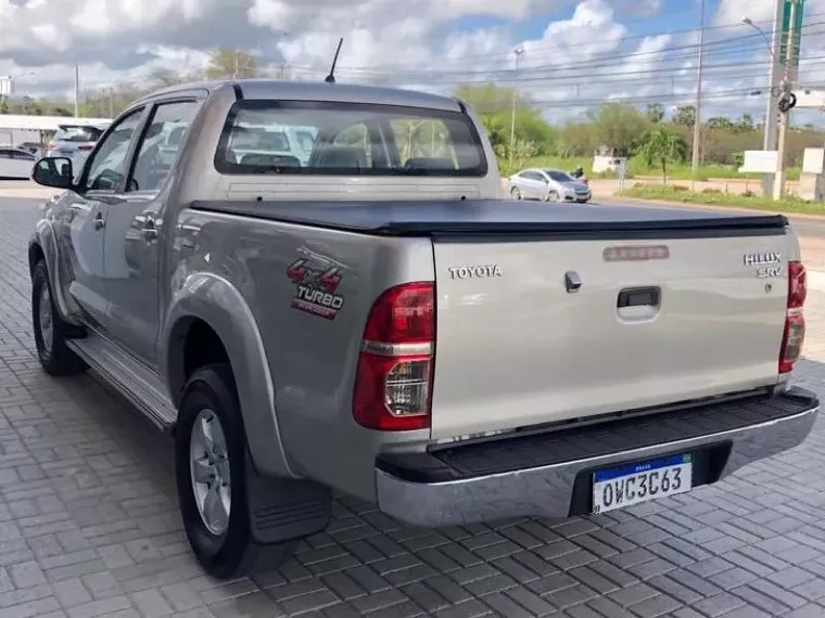 Toyota Hilux Bege 2