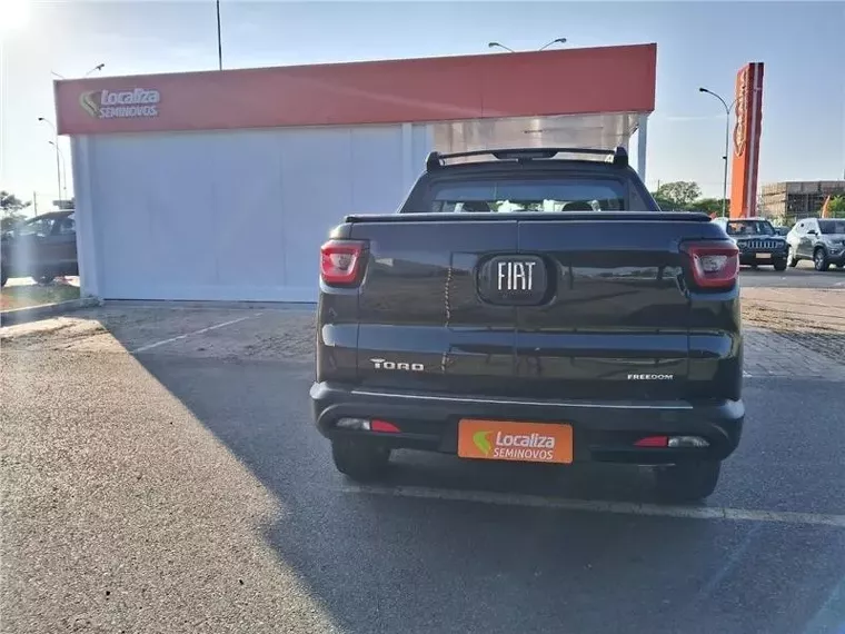 Fiat Toro Preto 2