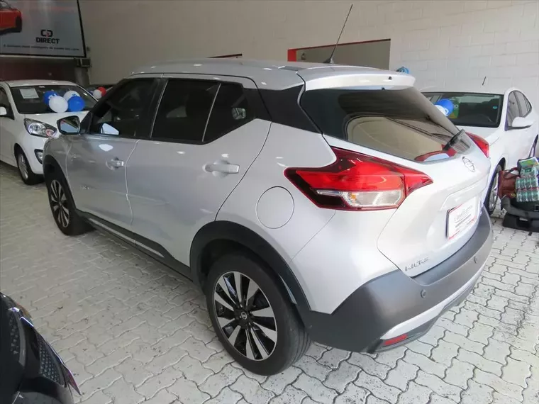 Nissan Kicks Preto 8