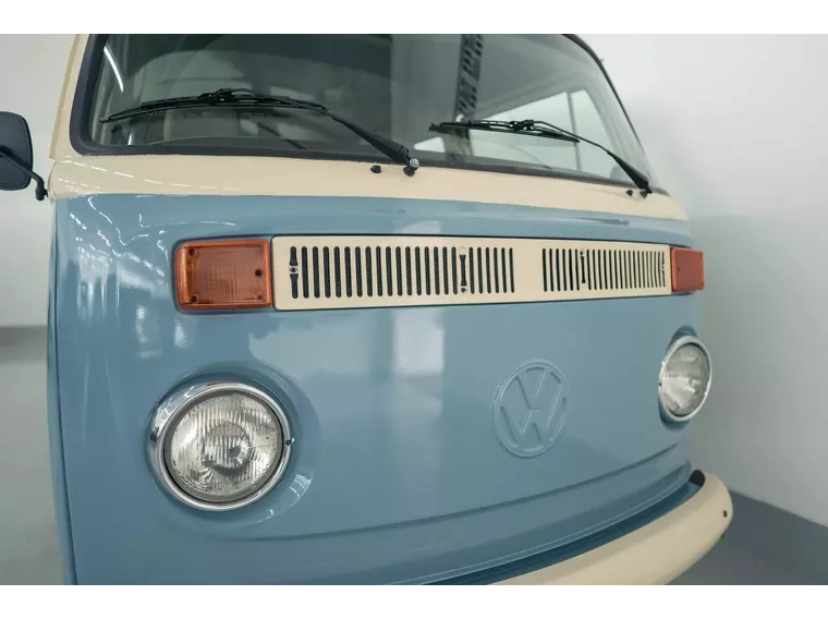 Volkswagen Kombi Azul 5