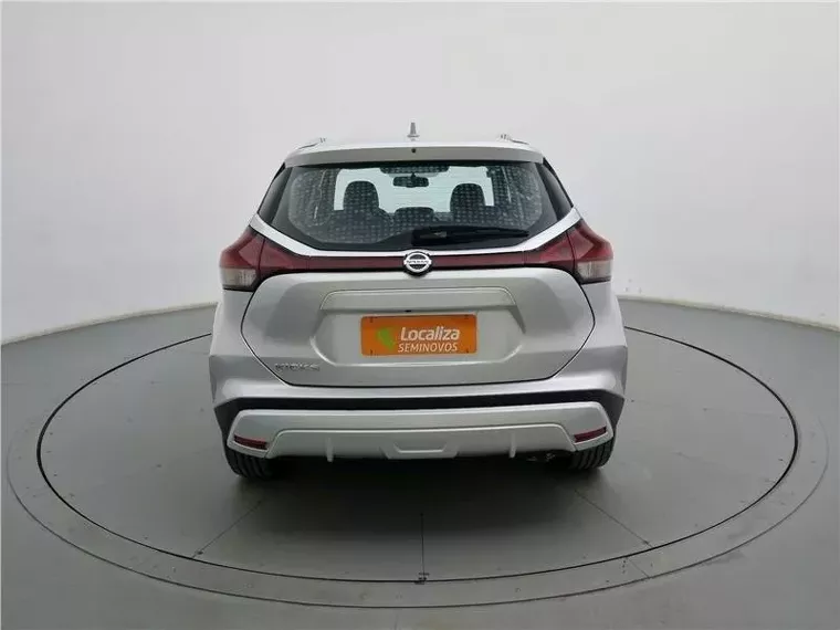 Nissan Kicks Prata 14