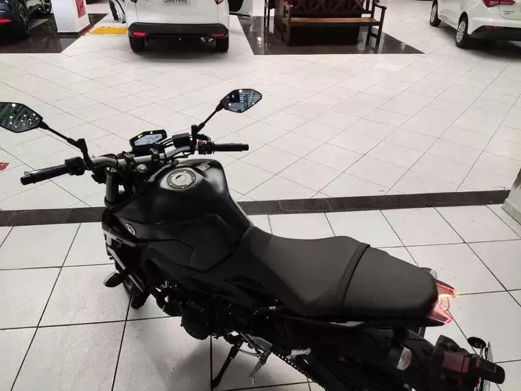 Yamaha MT-09 Preto 18