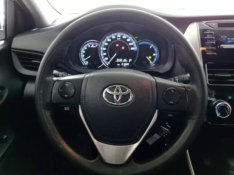 Toyota Yaris Prata 15