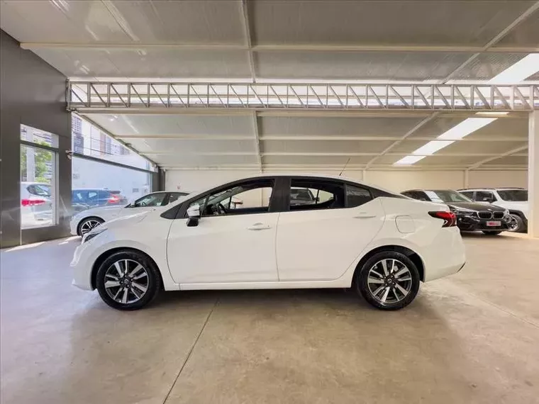 Nissan Versa Branco 2