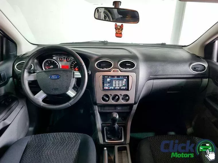 Ford Focus Prata 11