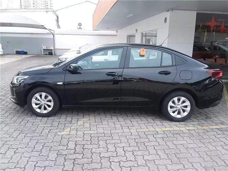 Chevrolet Onix Preto 4