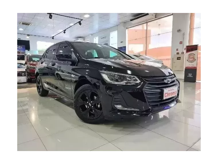 Chevrolet Onix Preto 1