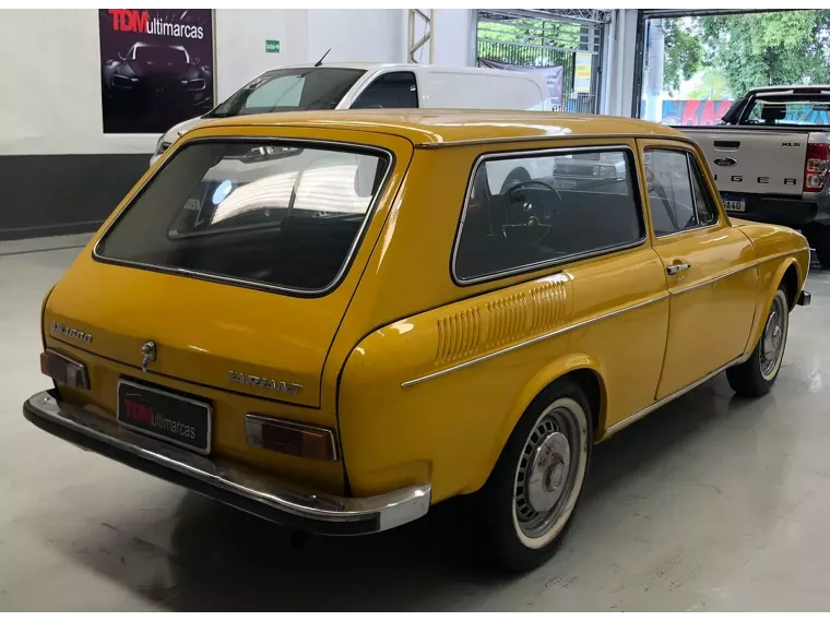 Volkswagen Variant Amarelo 2