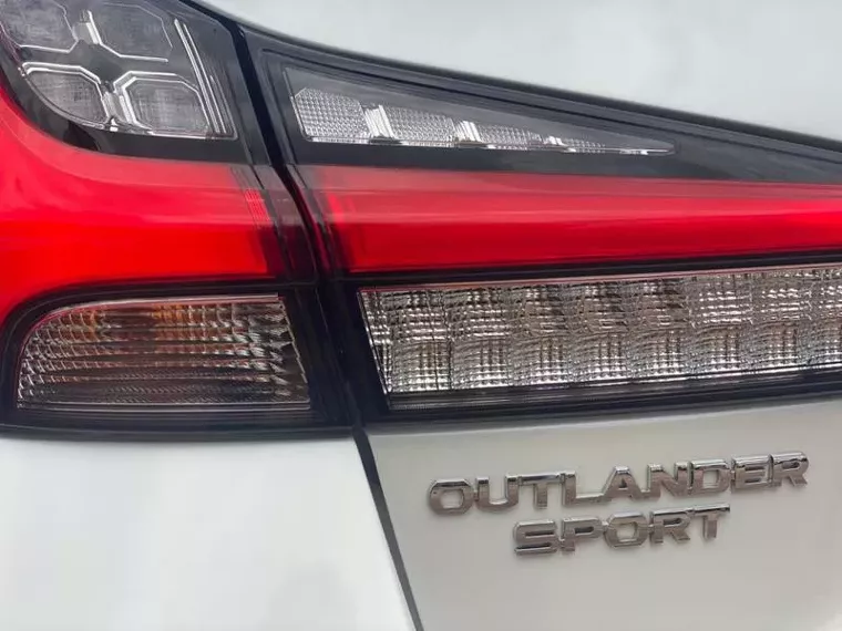 Mitsubishi Outlander Branco 14