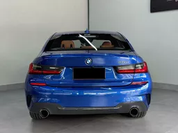 BMW 330i