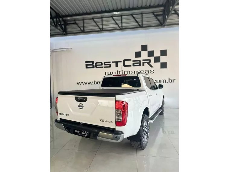 Nissan Frontier Branco 2