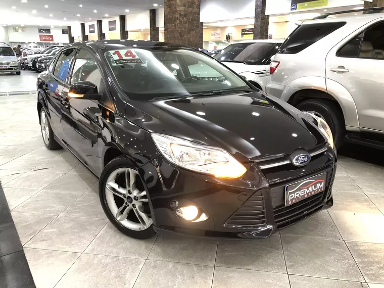 Ford Focus Preto 9