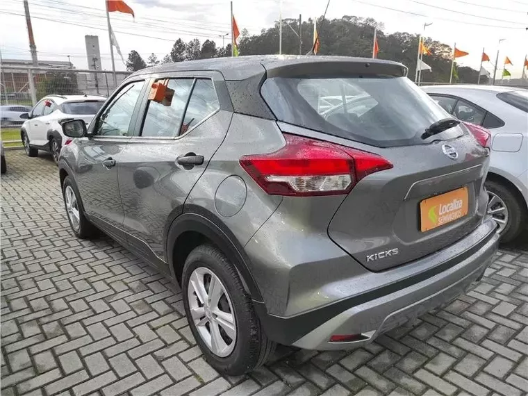 Nissan Kicks Cinza 10