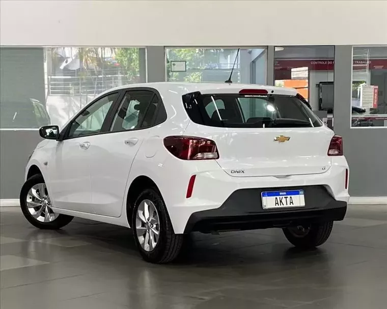 Chevrolet Onix Branco 6