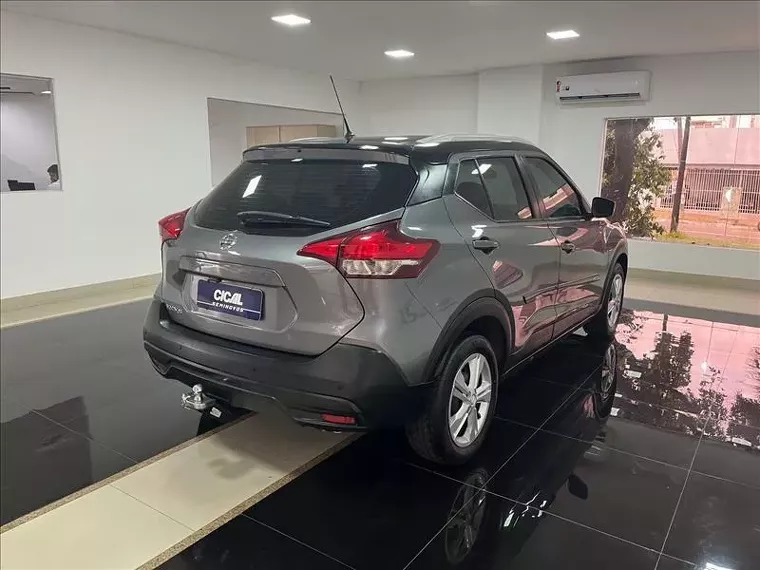 Nissan Kicks Cinza 9