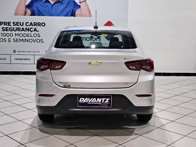 Chevrolet Onix Prata 12