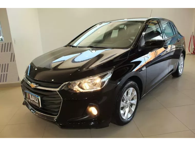 Chevrolet Onix Preto 1