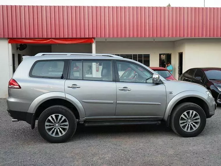 Mitsubishi Pajero Prata 8