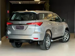 Toyota Hilux SW4