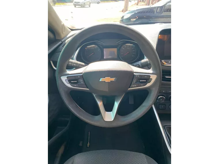 Chevrolet Onix Preto 11