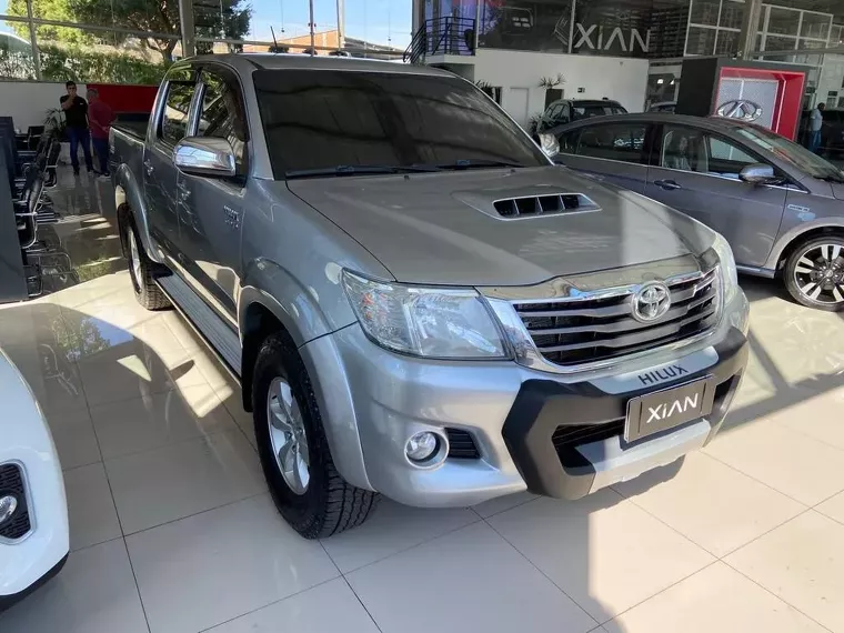 Toyota Hilux Prata 1