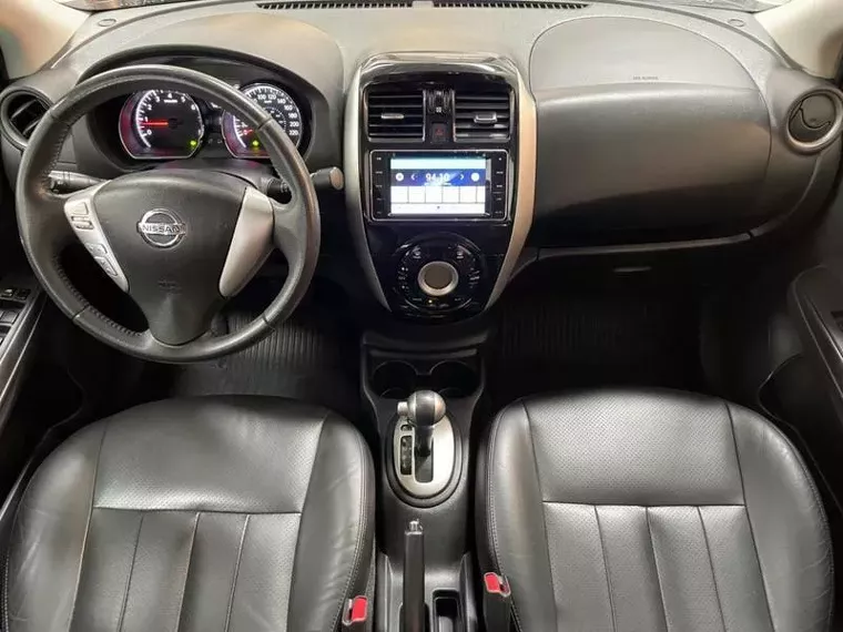 Nissan Versa Branco 13