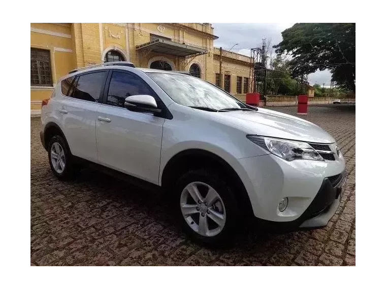 Toyota RAV4 Branco 4