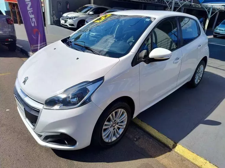 Peugeot 208 Branco 3