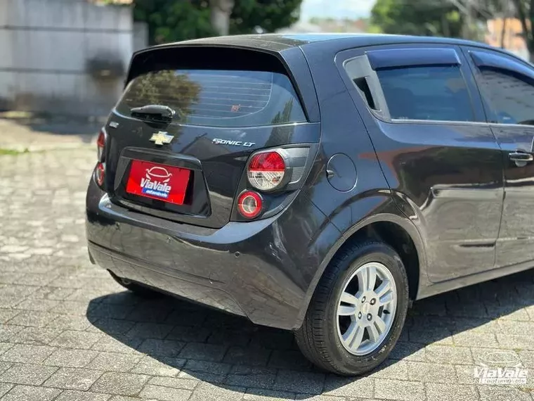 Chevrolet Sonic Preto 10