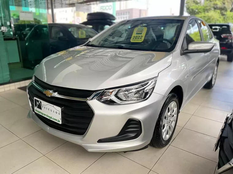 Chevrolet Onix Prata 4