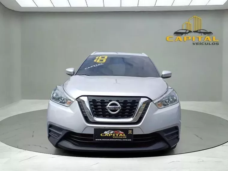 Nissan Kicks Prata 13