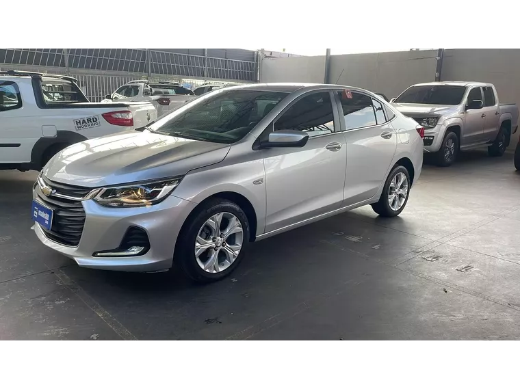 Chevrolet Onix Prata 2