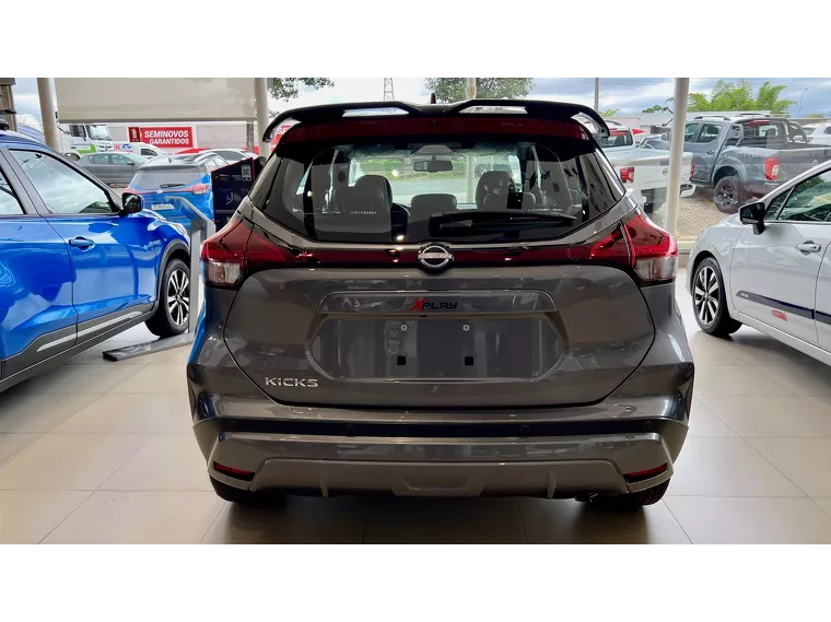 Nissan Kicks Cinza 1