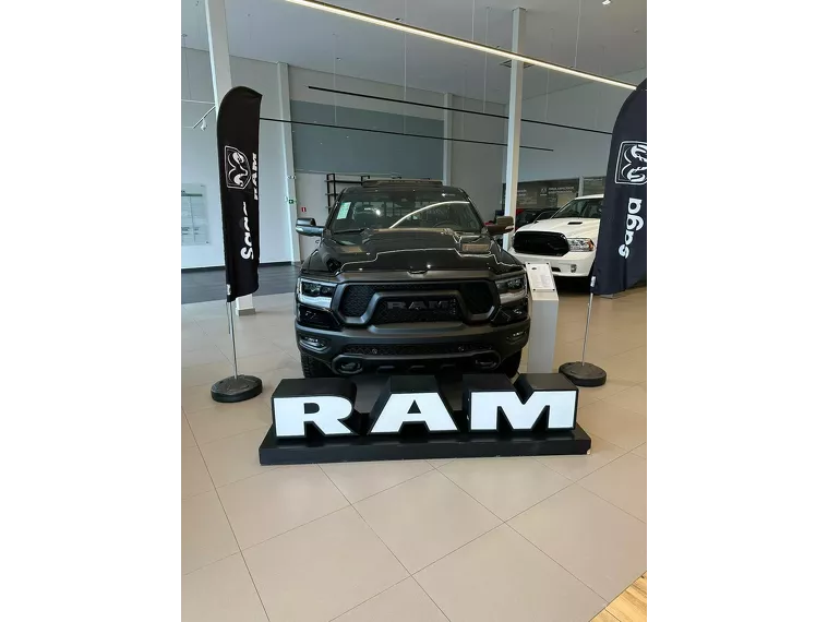 RAM 1500 Preto 1