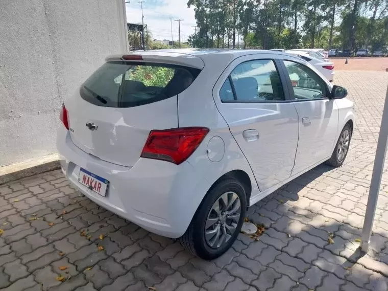 Chevrolet Onix Branco 7