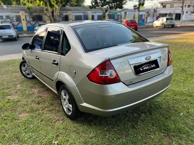 Ford Fiesta Prata 4