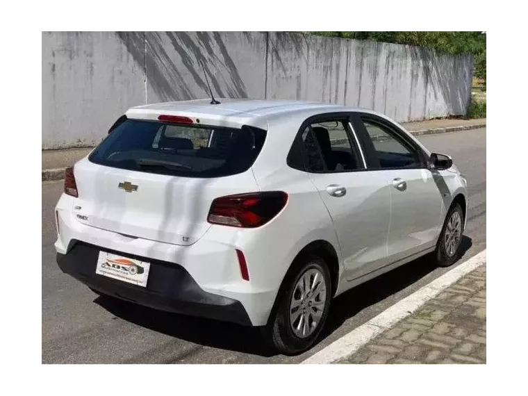 Chevrolet Onix Branco 1