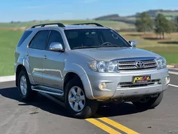 Toyota Hilux SW4