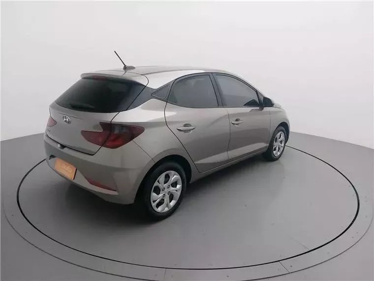 Hyundai HB20 Prata 16