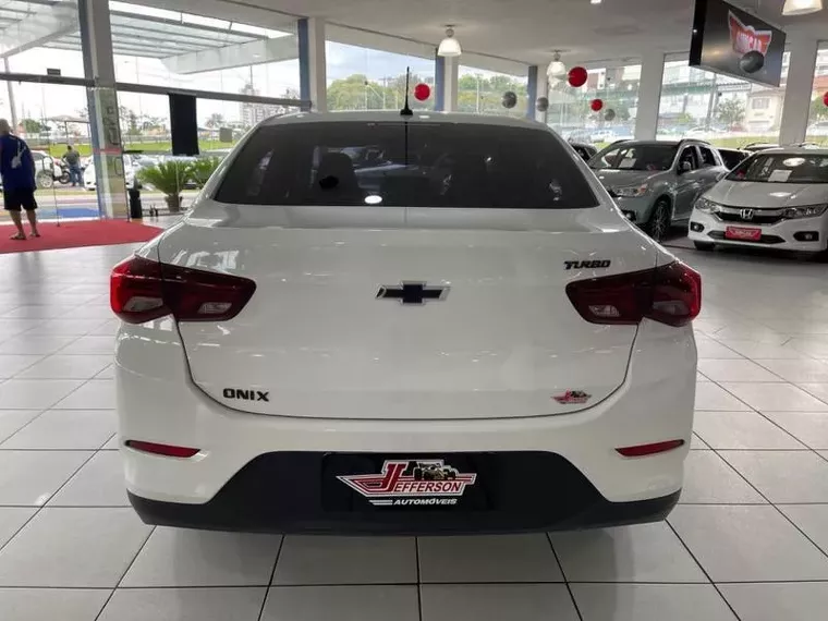 Chevrolet Onix Branco 14