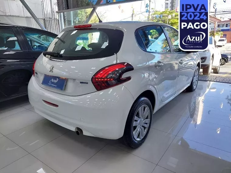 Peugeot 208 Branco 9