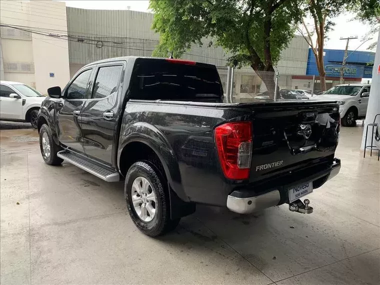 Nissan Frontier Preto 1