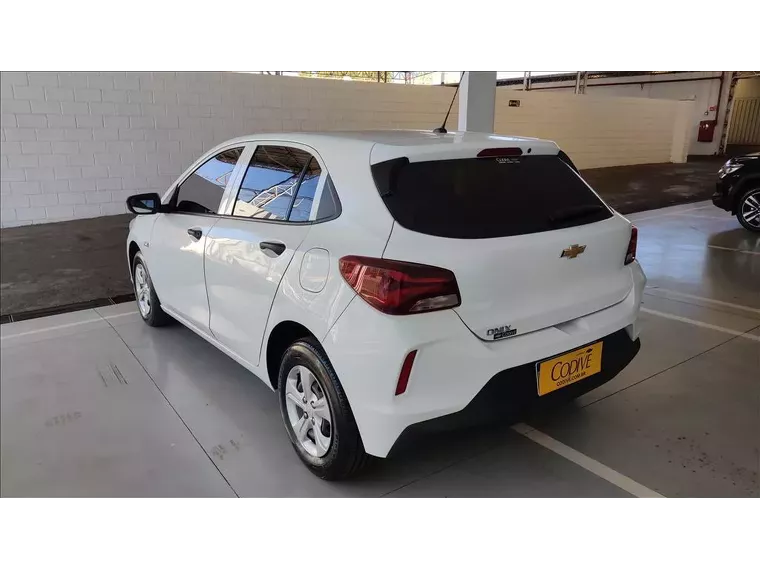 Chevrolet Onix Branco 2