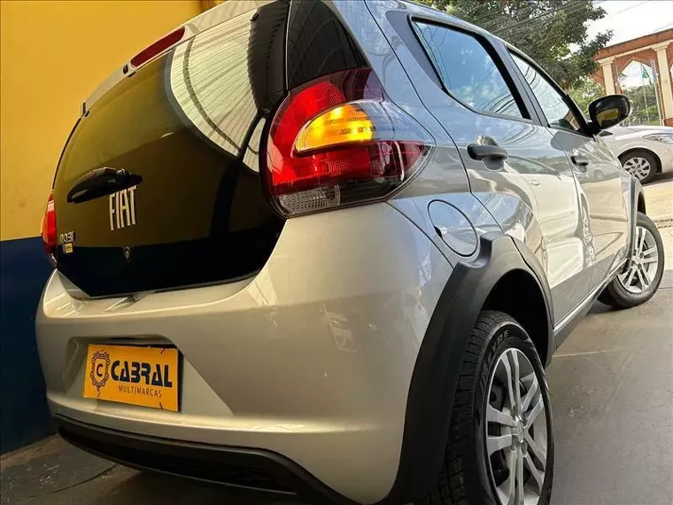 Fiat Mobi Prata 3