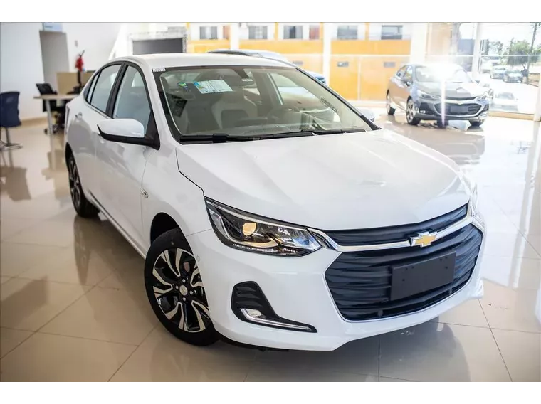 Chevrolet Onix Branco 4