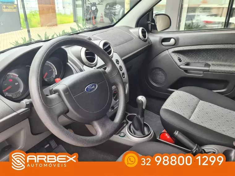 Ford Fiesta Prata 27